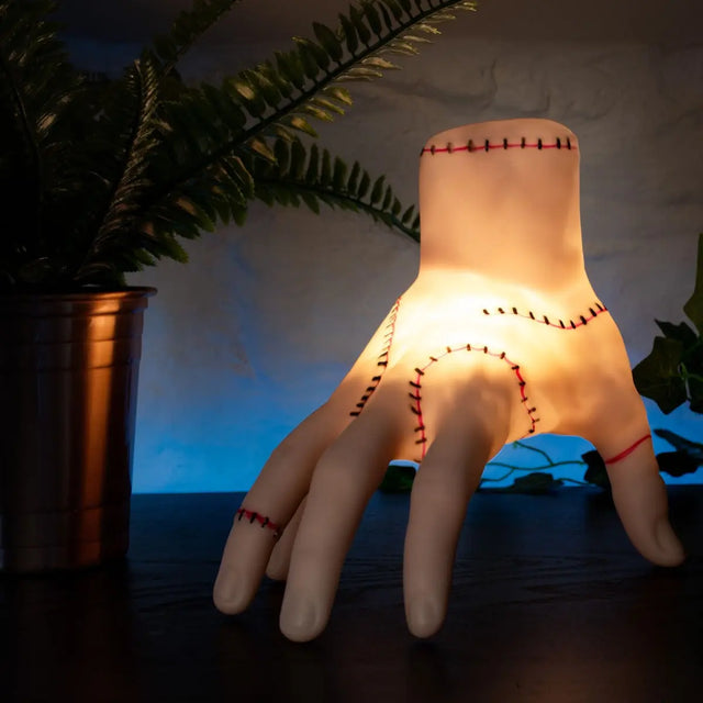 Tischlampe Kalte Hand von Wednesday