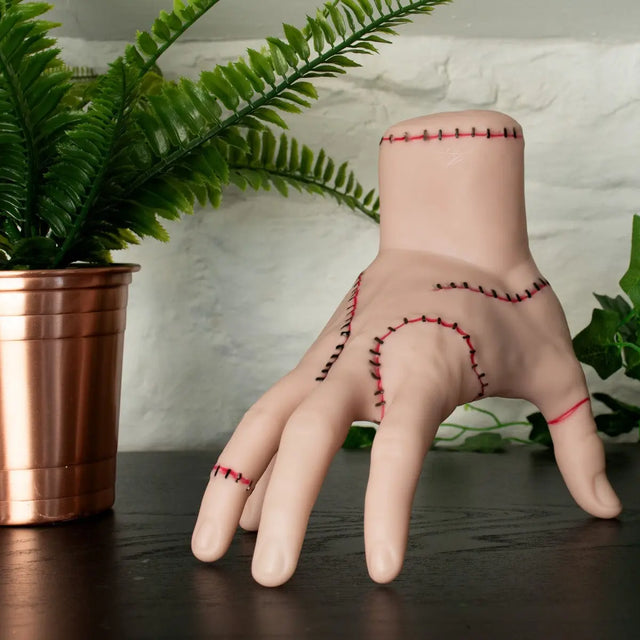 Tischlampe Kalte Hand von Wednesday