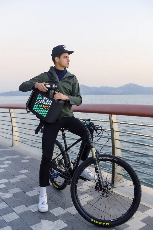 Backpack-M - Rucksack mit Pixel-Display von Divoom