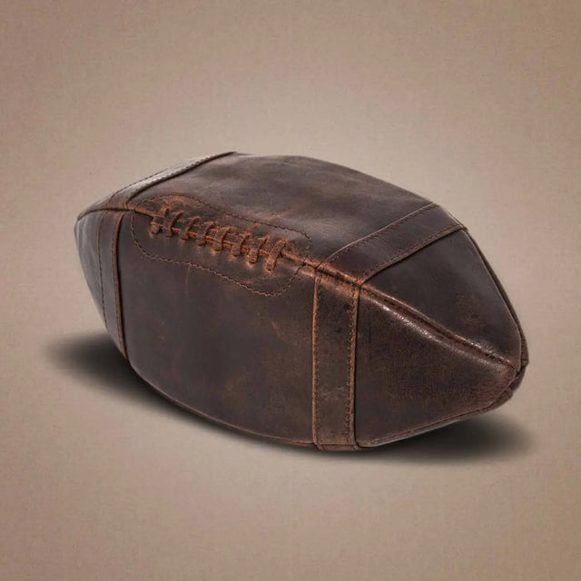 Kulturtasche aus Echtleder American Football von Cavendish