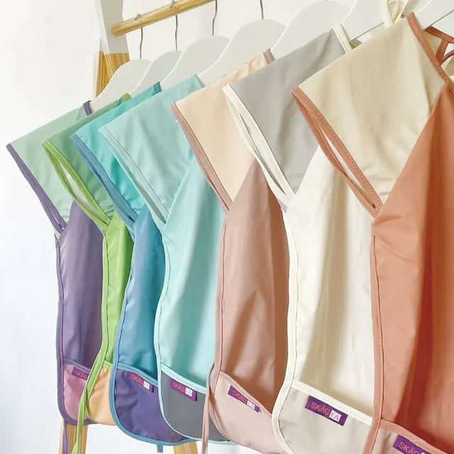 Vinklar Wasserdichte Schürze mit Tasche Terracotta von SKÅGFÄ