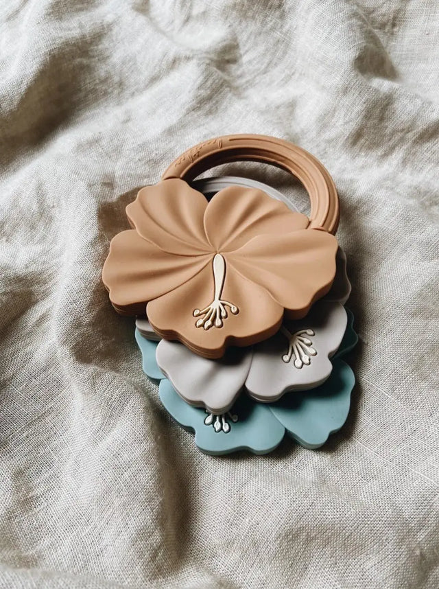 Beissring und Zahnungshilfe Hibiskus für sicheres Zahnen von Leo et Lea