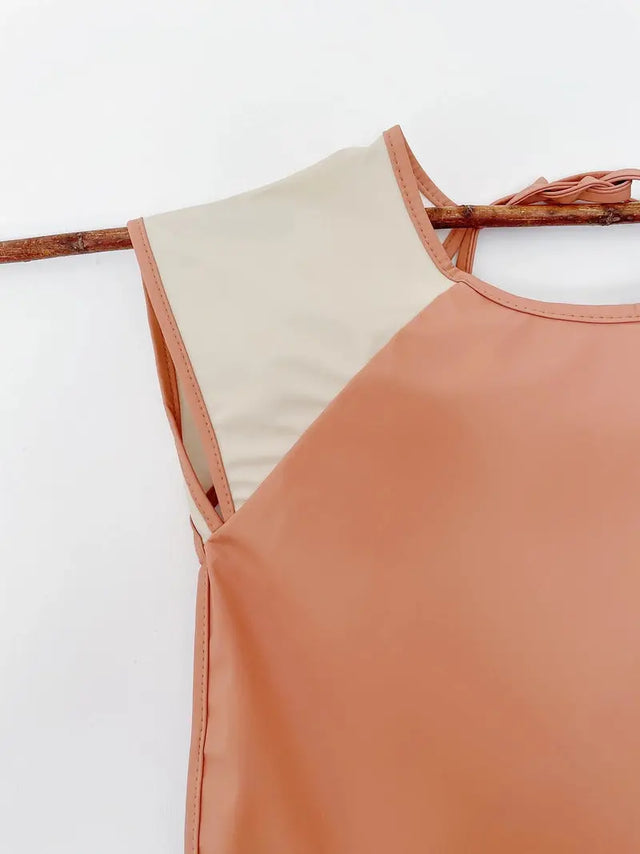 Vinklar Wasserdichte Schürze mit Tasche Terracotta von SKÅGFÄ