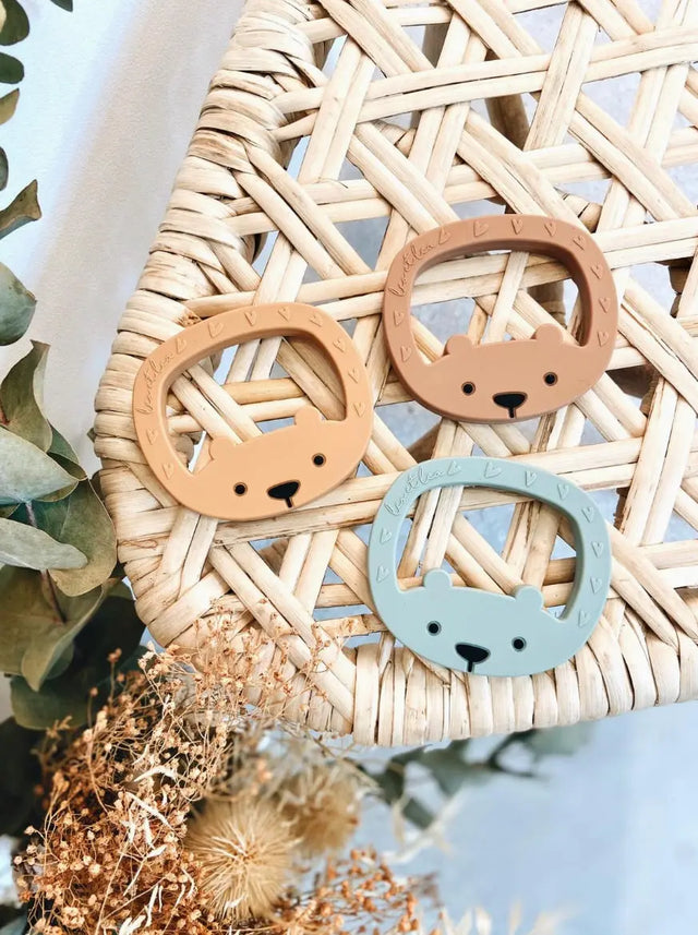 Kleiner Bär Beissring Montessori Hellrosa von Leo et Lea