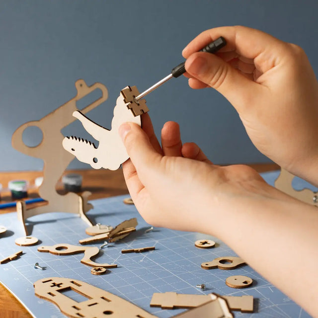 Remote Control Dinosaur DIY von Thumbs Up