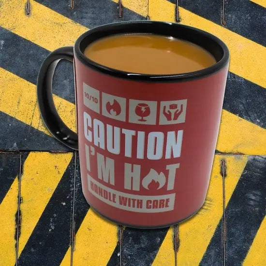 Tasse Caution I am Hot mit Farbwechsel von Mad Monkey