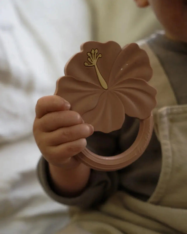 Beissring und Zahnungshilfe Hibiskus für sicheres Zahnen von Leo et Lea