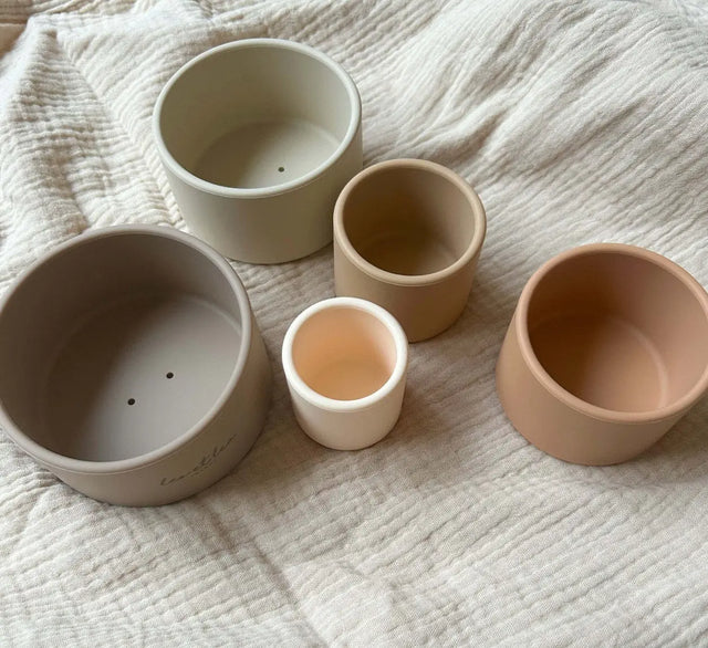 Becherstapler 5er Set Beige Silikon Montessori von Leo et Lea