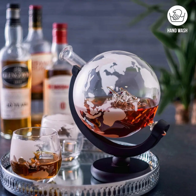 Whisky Gläser & Dekanter Globus von Oak & Steel