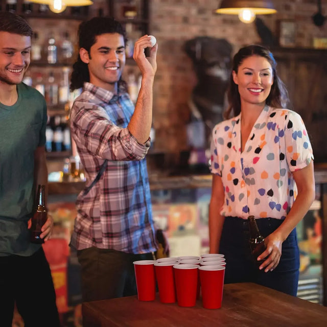 Beer Pong Set mit 100 Becher und 15 Bällen von Twiddlers
