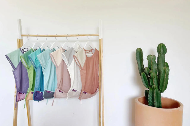 Vinklar Wasserdichte Schürze mit Tasche Terracotta von SKÅGFÄ