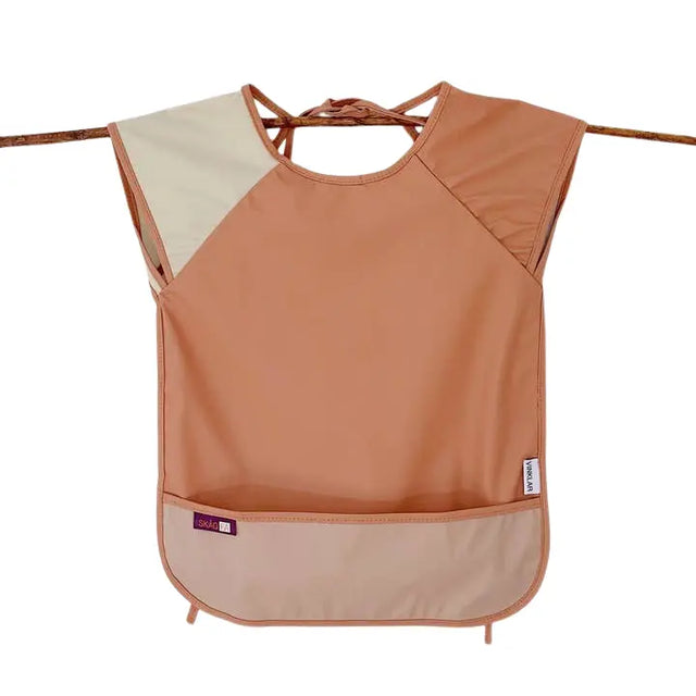 Vinklar Wasserdichte Schürze mit Tasche Terracotta von SKÅGFÄ