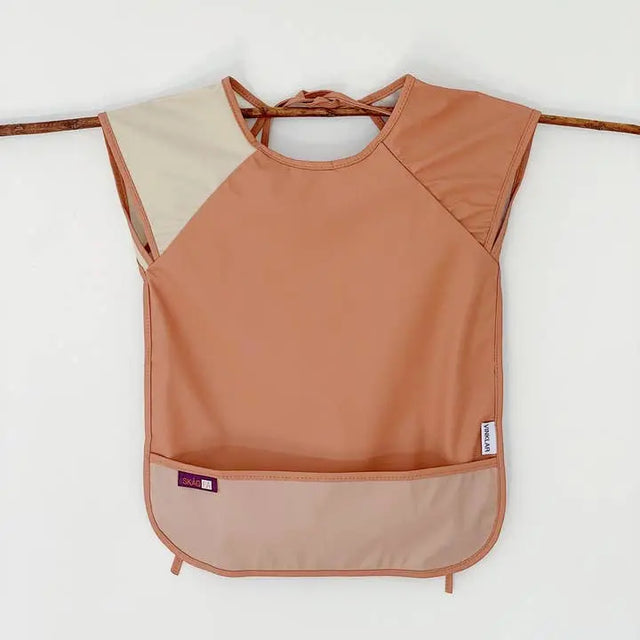 Vinklar Wasserdichte Schürze mit Tasche Terracotta von SKÅGFÄ