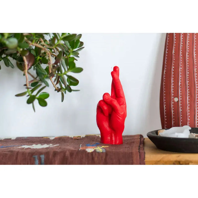 Crossed Fingers Rot von Candle Hand