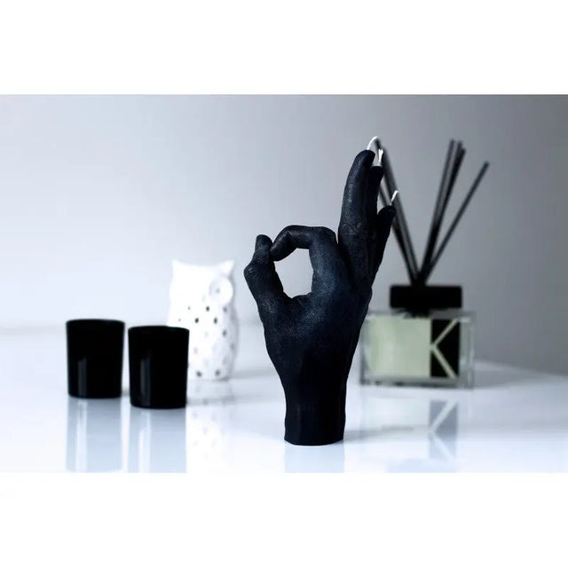 OK Rot von Candle Hand