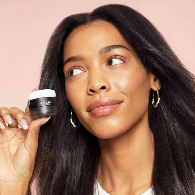 Volumengebendes Reisprotein-Trockenshampoo - Dunkel Getöntes Pulver von Kitsch