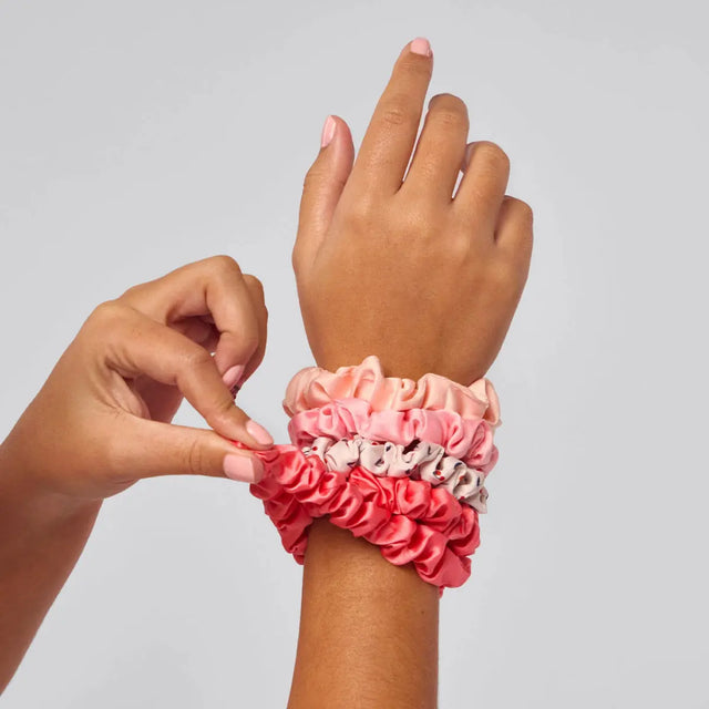 Satin Scrunchies Kirschblüte 5er Set von Kitsch