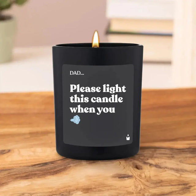 Duftkerze Schwarz Woody Dad... please light this candle when you fart von ChattyCandles