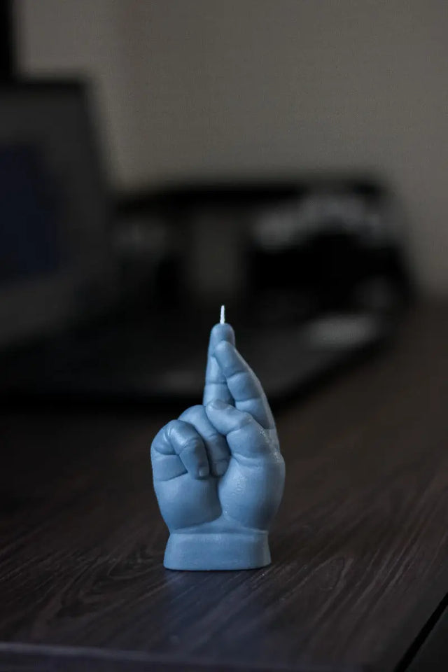 Baby Crossed Fingers Grün von Candle Hand
