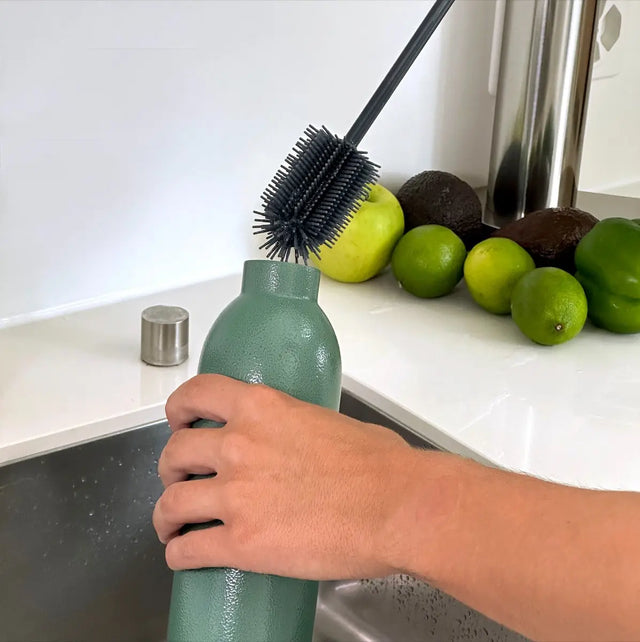 bottle.buddy Flaschenbürste basalt von Sanni Shoo