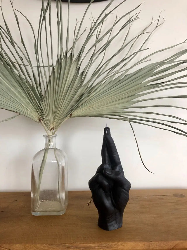 Crossed Fingers Rot von Candle Hand