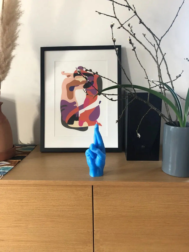 Crossed Fingers Rot von Candle Hand