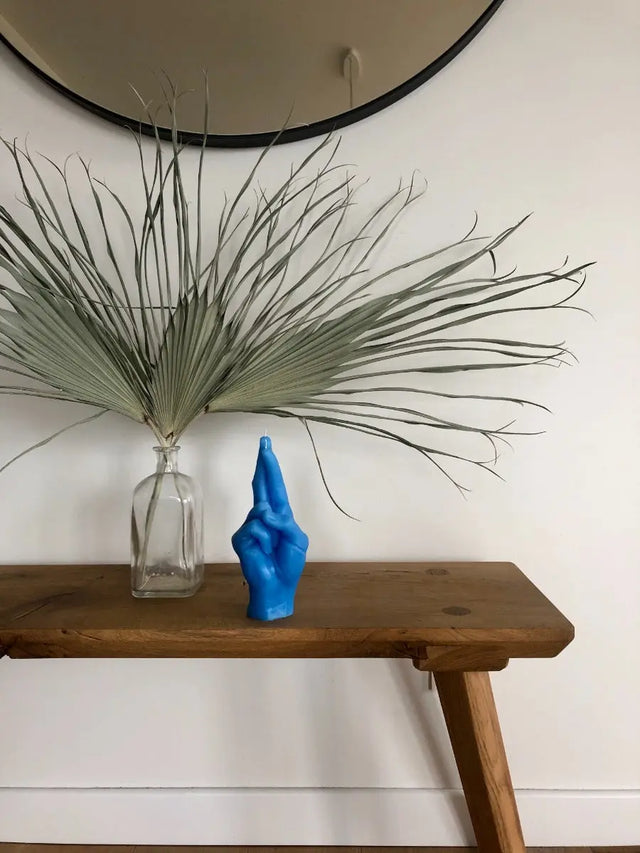 Crossed Fingers Rot von Candle Hand