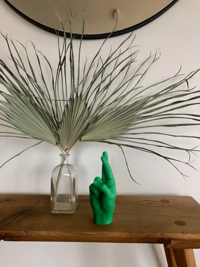 Crossed Fingers Rot von Candle Hand