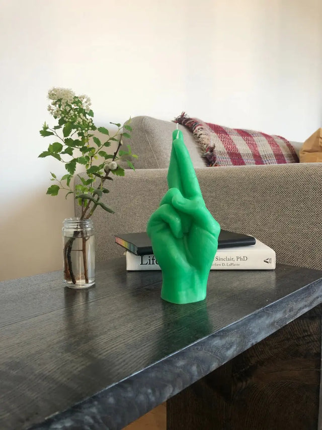 Crossed Fingers Rot von Candle Hand