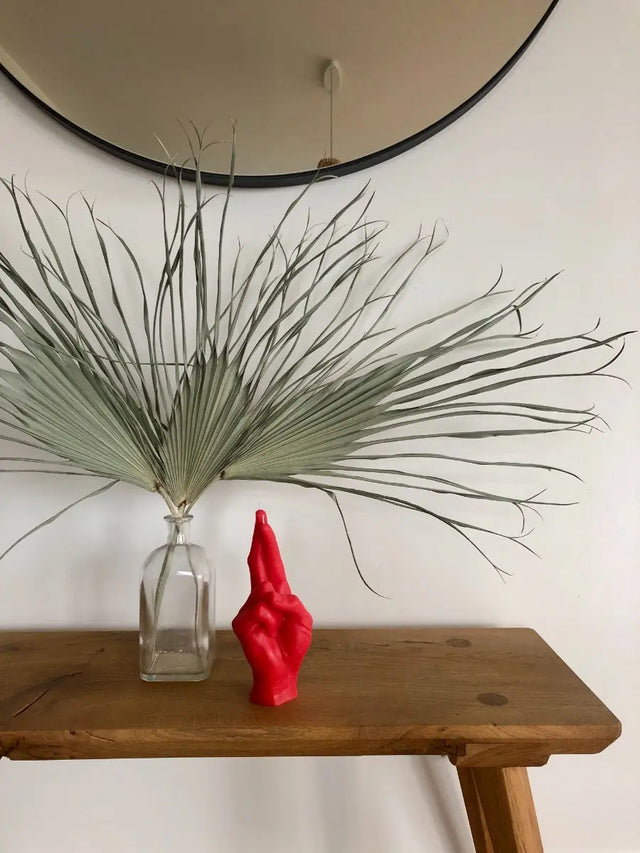 Crossed Fingers Rot von Candle Hand