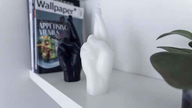 Crossed Fingers Rot von Candle Hand