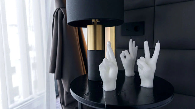 Crossed Fingers Rot von Candle Hand