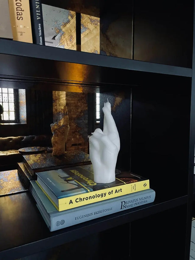 Crossed Fingers Rot von Candle Hand