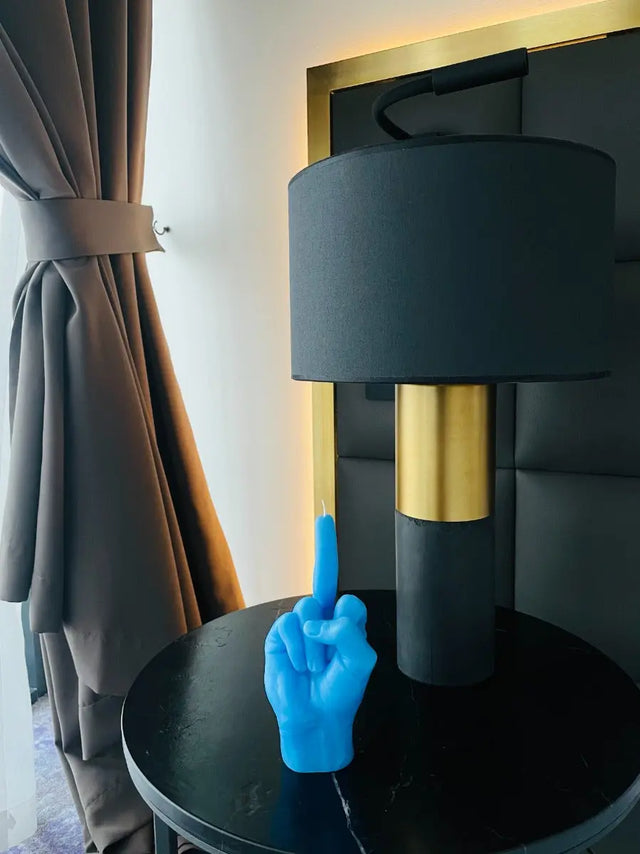 F*ck you Rot von Candle Hand