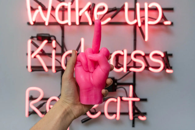 F*ck you Rot von Candle Hand