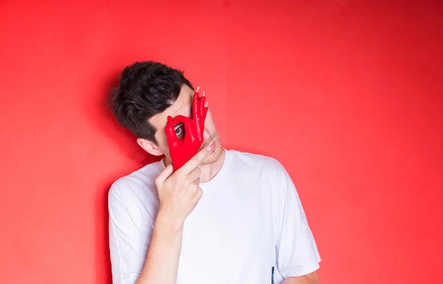 OK Rot von Candle Hand