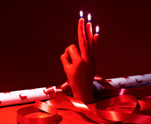 OK Rot von Candle Hand