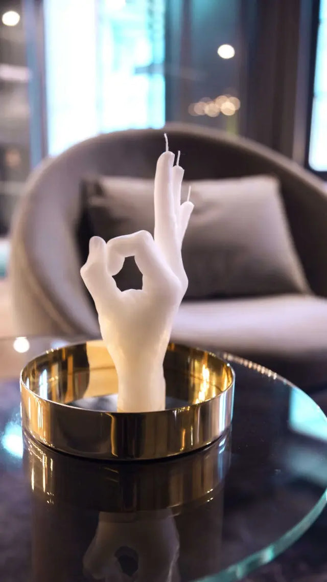 OK Rot von Candle Hand