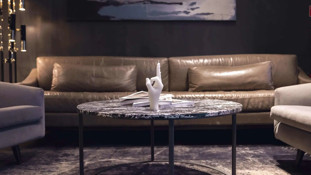 OK Rot von Candle Hand