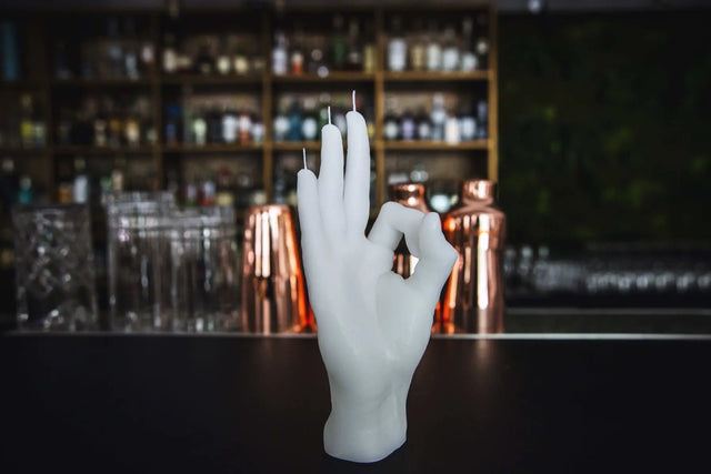 OK Rot von Candle Hand