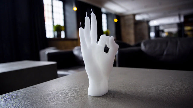 OK Rot von Candle Hand