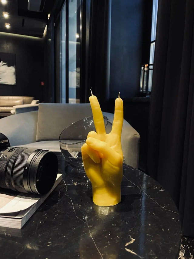 Victory Rot von Candle Hand