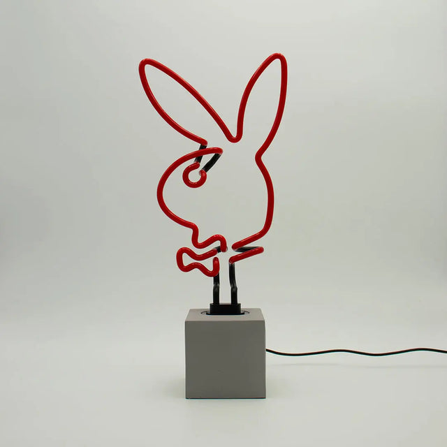 Glas Neon Tischlampe mit Betonsockel - Playboy Bunny rot von Locomocean