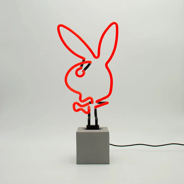 Glas Neon Tischlampe mit Betonsockel - Playboy Bunny rot von Locomocean