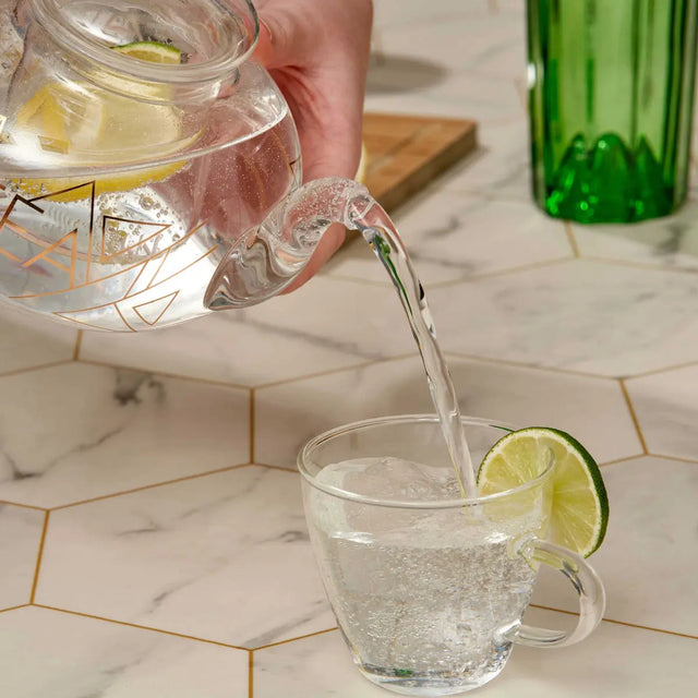 Gin Teekrug aus Glas mit Tassen von Oak & Steel