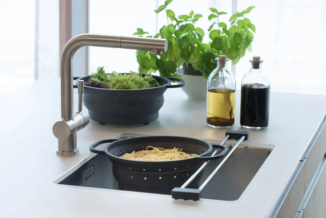 sieb.up Faltbares Sieb basalt von Sanni Shoo