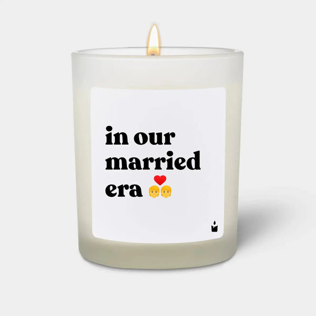 Duftkerze Weiss Flowery in our married era von ChattyCandles