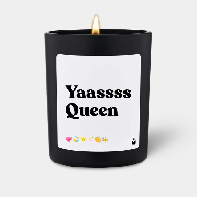 Duftkerze Schwarz Woody Yaassss Queen von ChattyCandles