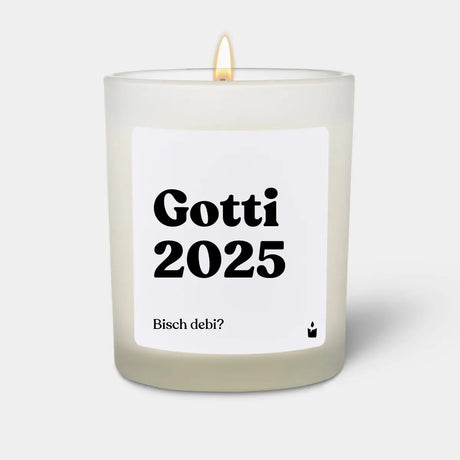 Duftkerze Weiss Woody Gotti 2025. Bisch debi? von ChattyCandles