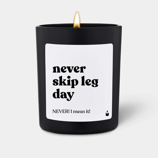 Duftkerze Schwarz Flowery never skip leg day - NEVER! I mean it! von ChattyCandles